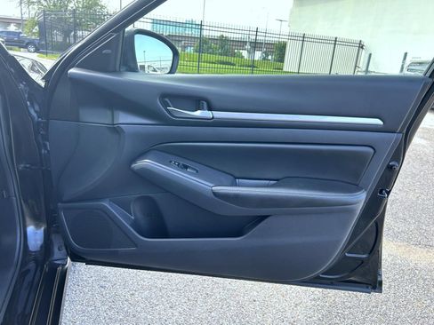 Used 2022 Nissan Altima 2.5 SV FWD image 15