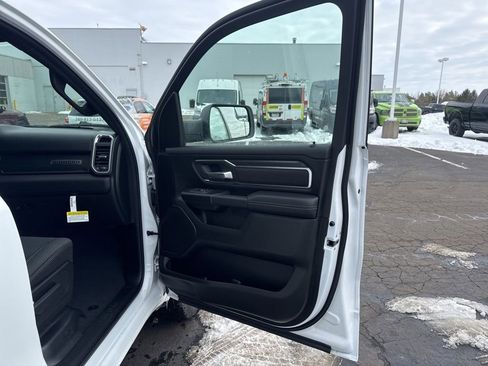 New 2026 RAM 1500 4x4 Crew Cab image 47