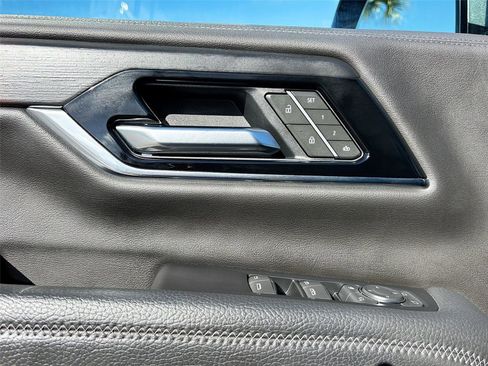 Used 2025 GMC Yukon Denali image 18