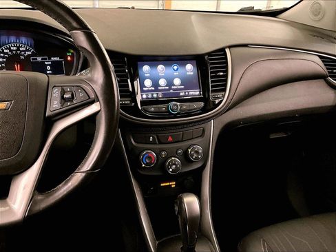 Used 2020 Chevrolet Trax LT w/ LT Convenience Package AWD/4WD image 6