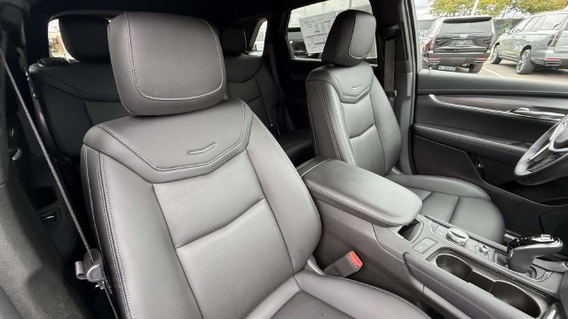 Certified 2024 Cadillac XT5 Luxury w/ LPO, Floor Liner Package AWD/4WD image 52