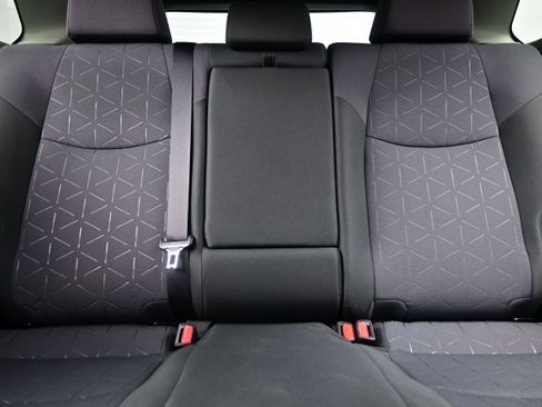 Used 2025 Toyota RAV4 XLE AWD/4WD image 16