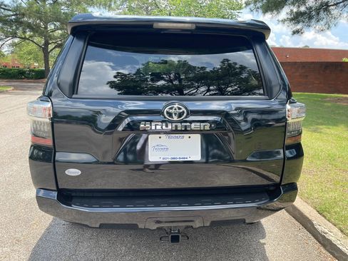 Used 2018 Toyota 4Runner SR5 Premium AWD/4WD image 4