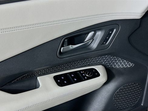 Used 2024 Nissan Ariya AWD image 15