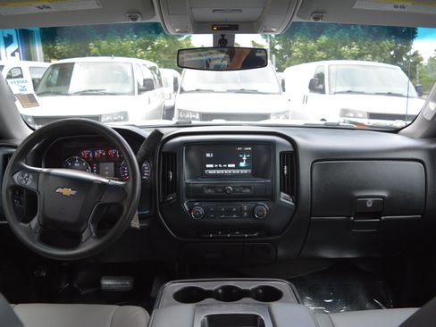 Used 2018 Chevrolet Silverado 1500 W/T w/ Trailering Package image 15