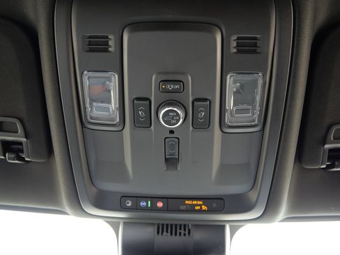 Used 2025 GMC Yukon XL Denali AWD/4WD image 38