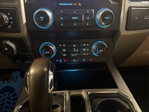 Used 2019 Ford F150 Lariat w/ Equipment Group 502A Luxury AWD/4WD image 33