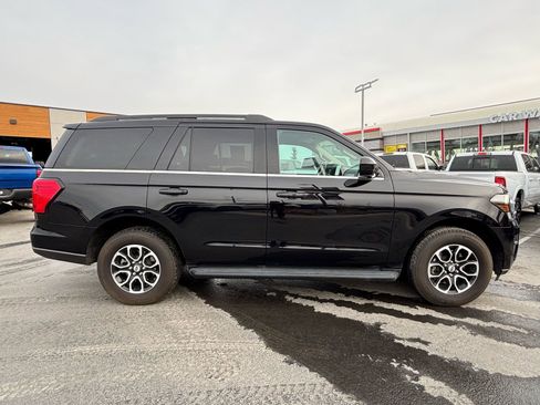 Used 2023 Ford Expedition XLT AWD/4WD image 8