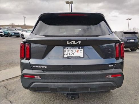 Used 2023 Kia Sorento LX image 9