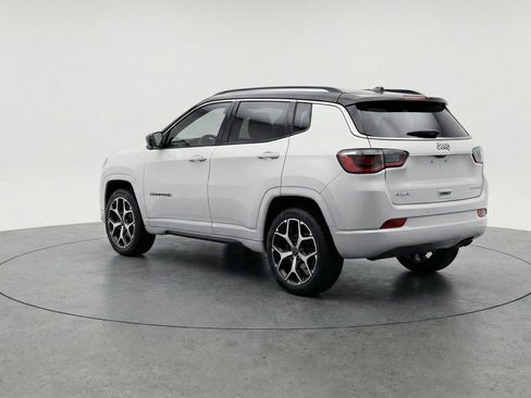 Used 2025 Jeep Compass Limited image 6