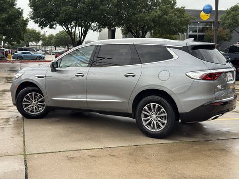Used 2024 Buick Enclave Premium image 11