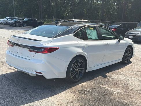 New 2026 Toyota Camry Hybrid FWD image 5