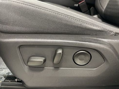 Used 2023 Chevrolet Silverado 1500 LT image 12