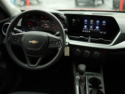 Used 2024 Chevrolet Trax LS w/ LS Convenience Package FWD image 30