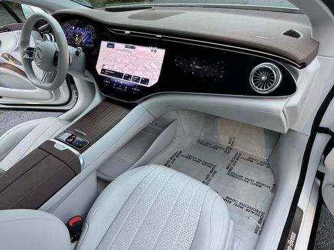 Used 2022 Mercedes-Benz EQS 580 4MATIC Sedan w/ AMG Line Interior image 25