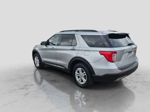Used 2020 Ford Explorer XLT w/ Equipment Group 202A AWD/4WD image 6
