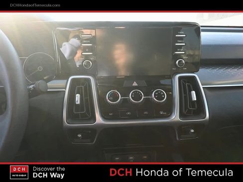 Used 2023 Kia Sorento LX image 12