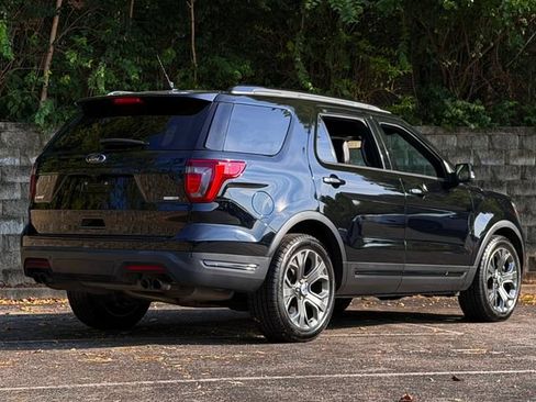 Used 2018 Ford Explorer Sport w/ Equipment Group 401A AWD/4WD image 5