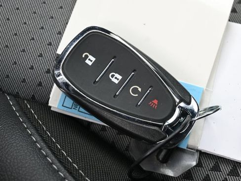 Used 2025 Chevrolet Trax LT FWD image 14