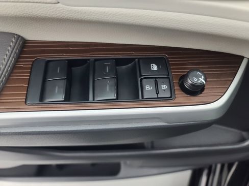 Used 2024 Toyota Sienna XLE image 23