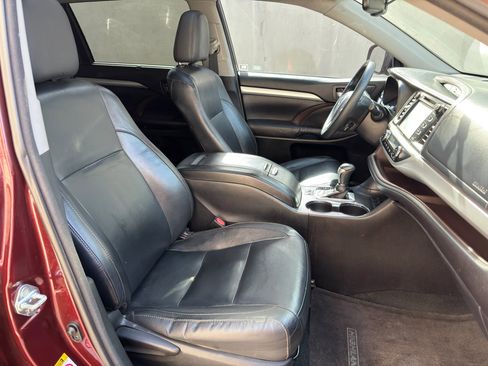 Used 2016 Toyota Highlander XLE image 21