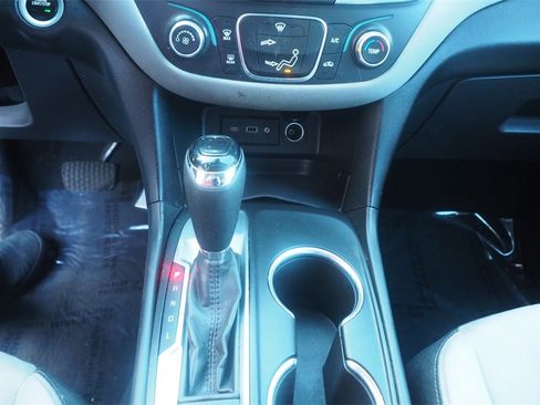 Used 2021 Chevrolet Equinox LS w/ LS Convenience Package image 12