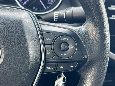 Used 2018 Toyota Camry LE image 24