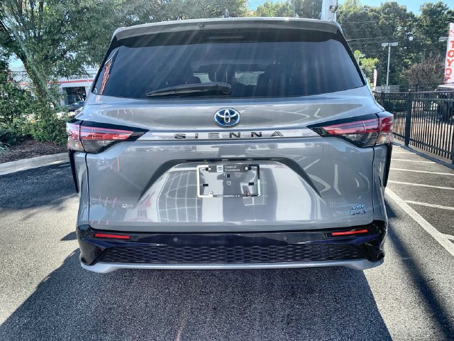 Certified 2024 Toyota Sienna XSE FWD image 7