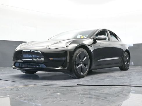 Used 2021 Tesla Model 3 Standard Range Plus image 50