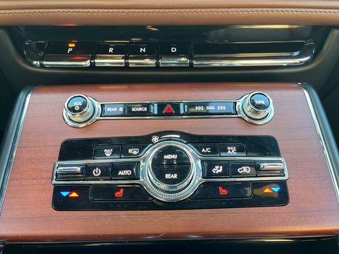 Used 2022 Lincoln Aviator Reserve image 16