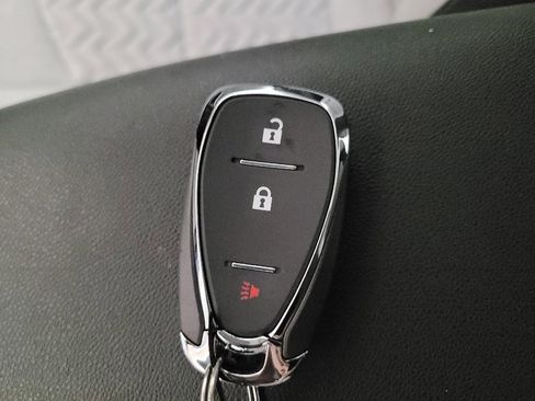 Used 2023 Chevrolet Equinox LS image 32