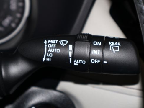 Used 2022 Toyota RAV4 XLE Premium image 23