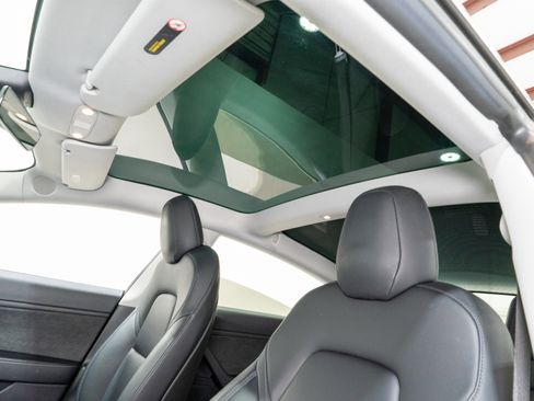 Used 2018 Tesla Model 3 Long Range image 16