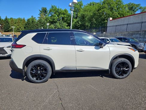 Certified 2023 Nissan Rogue SV w/ SV Premium B Package AWD/4WD image 7