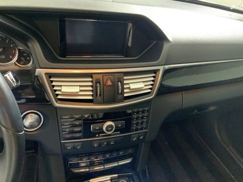 Used 2011 Mercedes-Benz E 550 4MATIC Sedan image 21