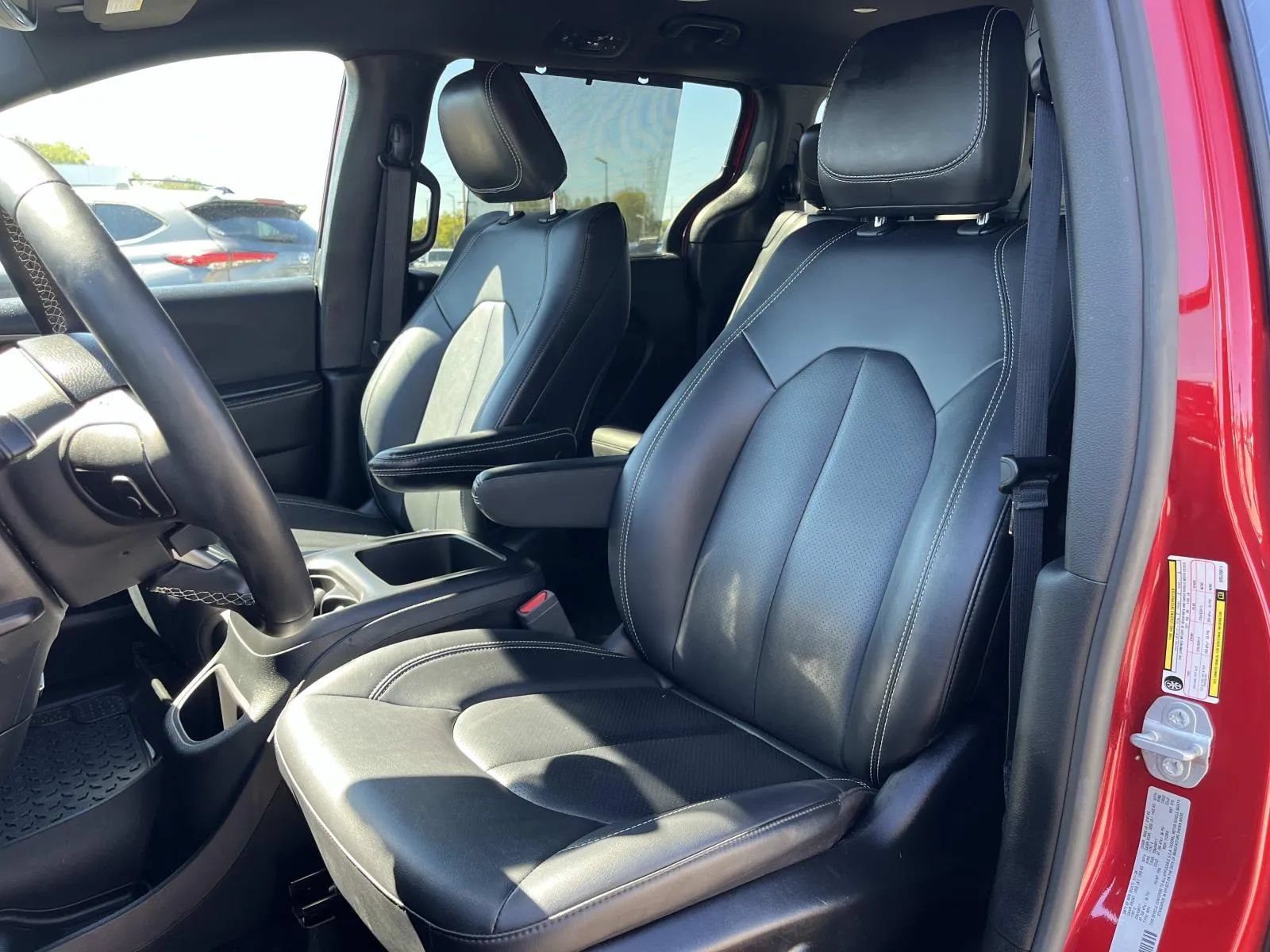 Used 2025 Chrysler Pacifica Select FWD image 27