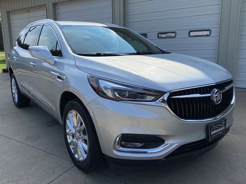Used 2021 Buick Enclave Essence w/ Sound and Sites Package FWD image 1