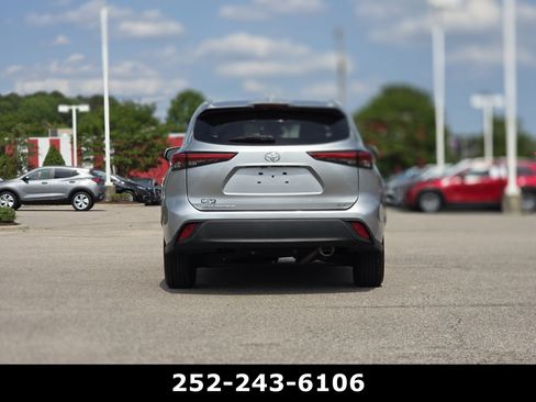 Used 2023 Toyota Highlander XLE FWD image 6