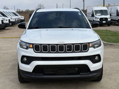 Used 2023 Jeep Compass Latitude image 9