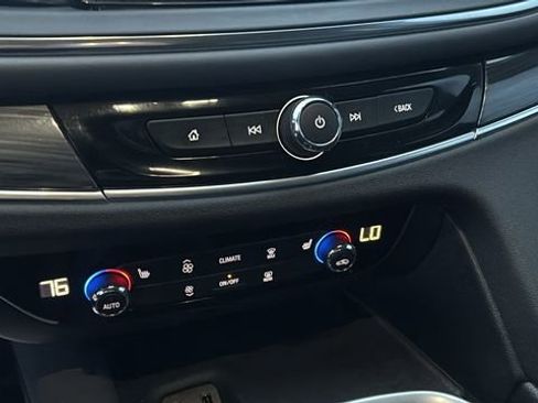 Used 2019 Buick Enclave Essence image 14