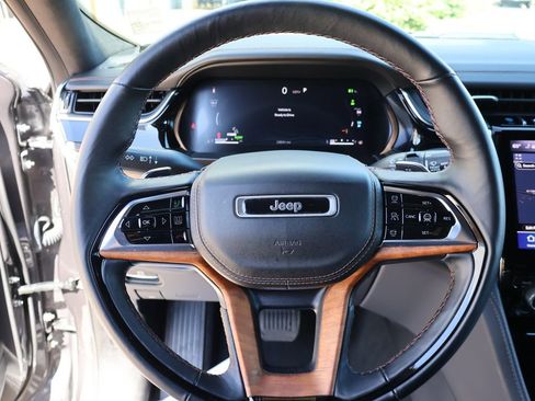 Used 2022 Jeep Grand Cherokee Summit AWD/4WD image 33