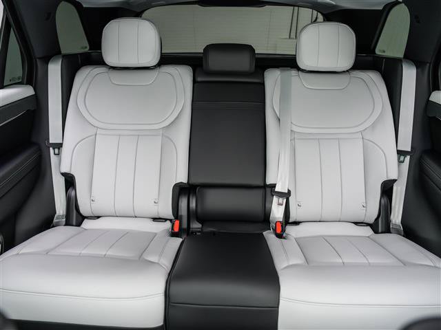 New 2027 Land Rover Range Rover Sport Battersea AWD/4WD image 17