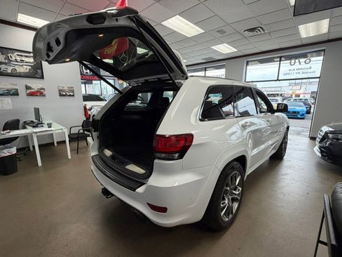 Used 2021 Jeep Grand Cherokee SRT image 29