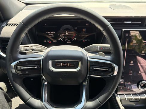 Used 2025 GMC Terrain Elevation w/ Elevation Premium Package AWD/4WD image 23