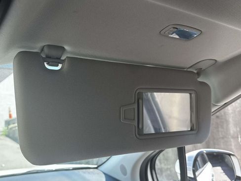 Used 2026 Kia Carnival FWD image 33