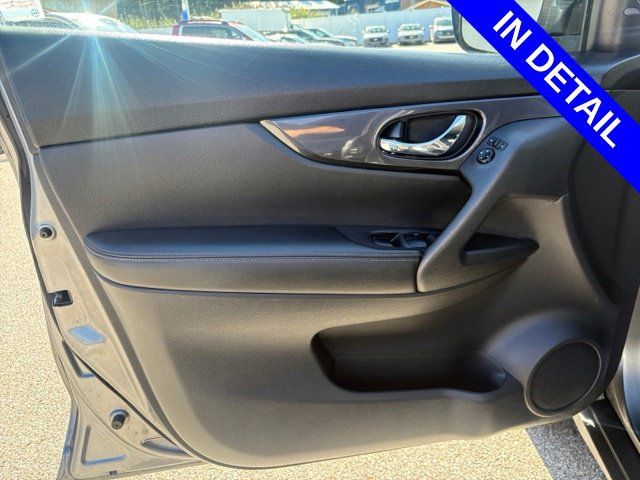 Used 2020 Nissan Rogue SV FWD image 23