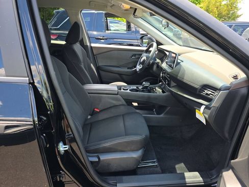 Used 2023 Nissan Rogue S AWD/4WD image 5
