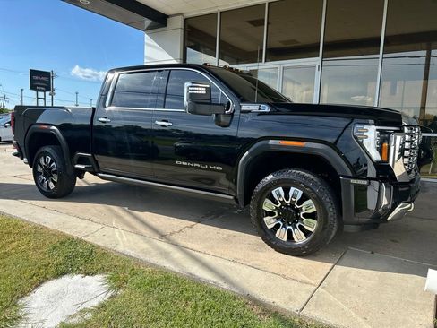 Used 2025 GMC Sierra 2500 Denali w/ Denali Reserve Package AWD/4WD image 2
