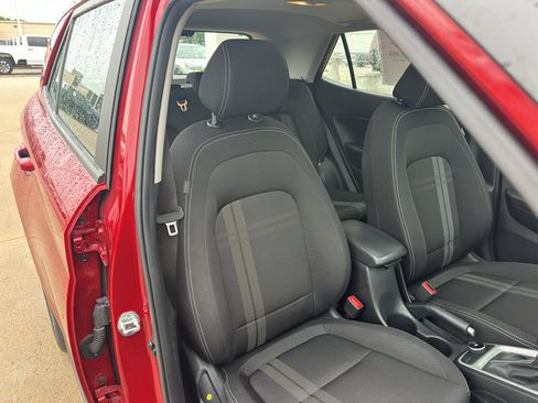 Used 2025 Hyundai Venue SEL FWD image 29