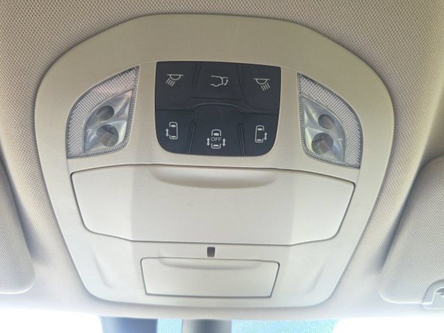 Used 2022 Chrysler Pacifica Touring-L FWD image 32